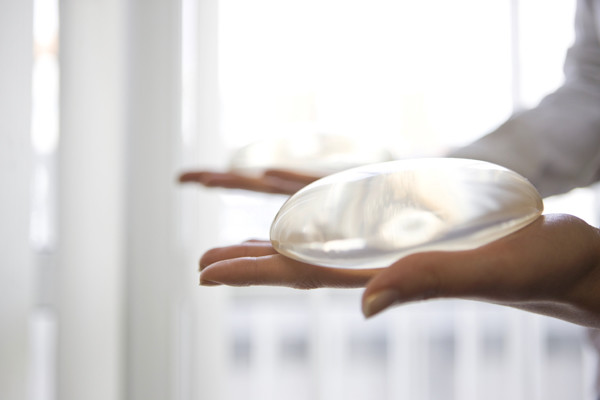5 Things Every Woman Should Know About Aging Breast Implants
